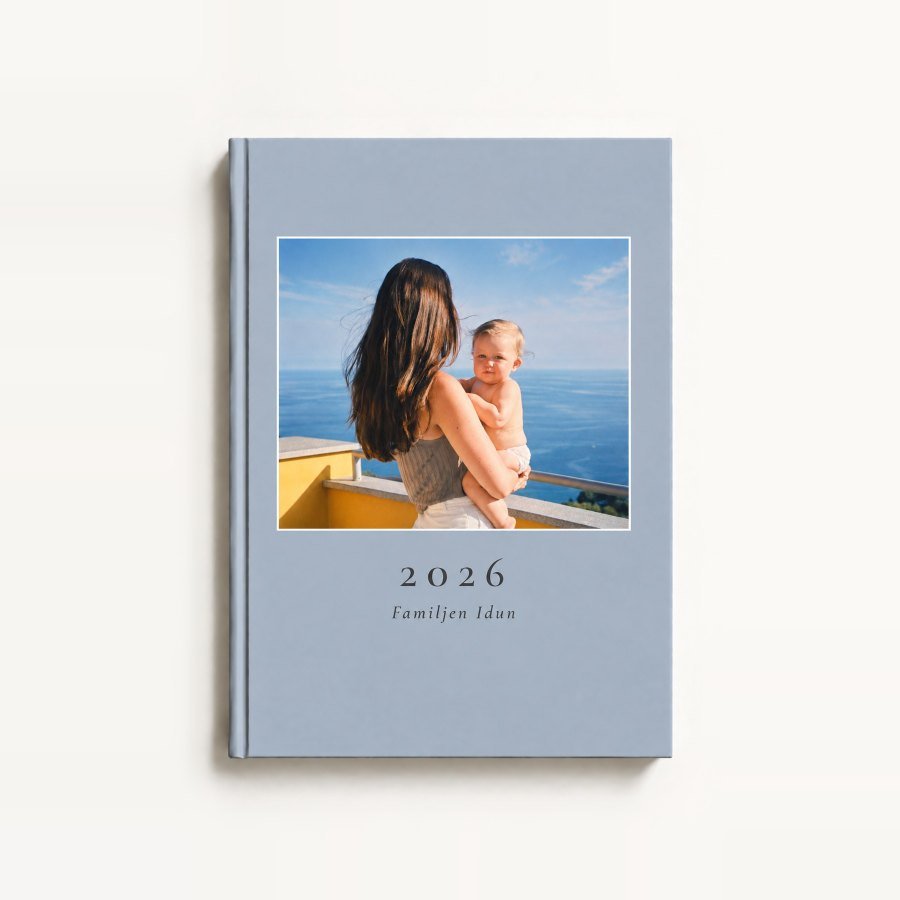 Idun books Årsboken, Liggande bild i tonen Dis, med titeln 2026.